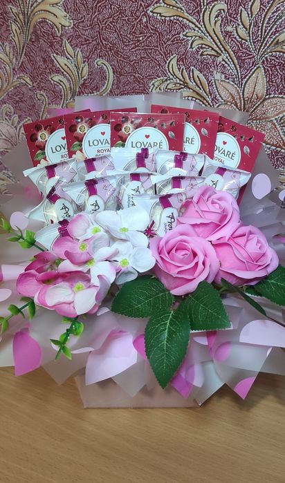 Букети з мильними квітами та з цукерками