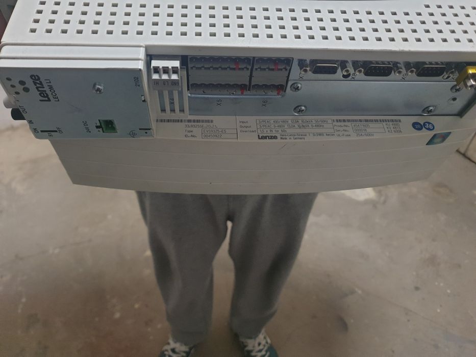 Serwo przemiennik Lenze EVS9325-ES