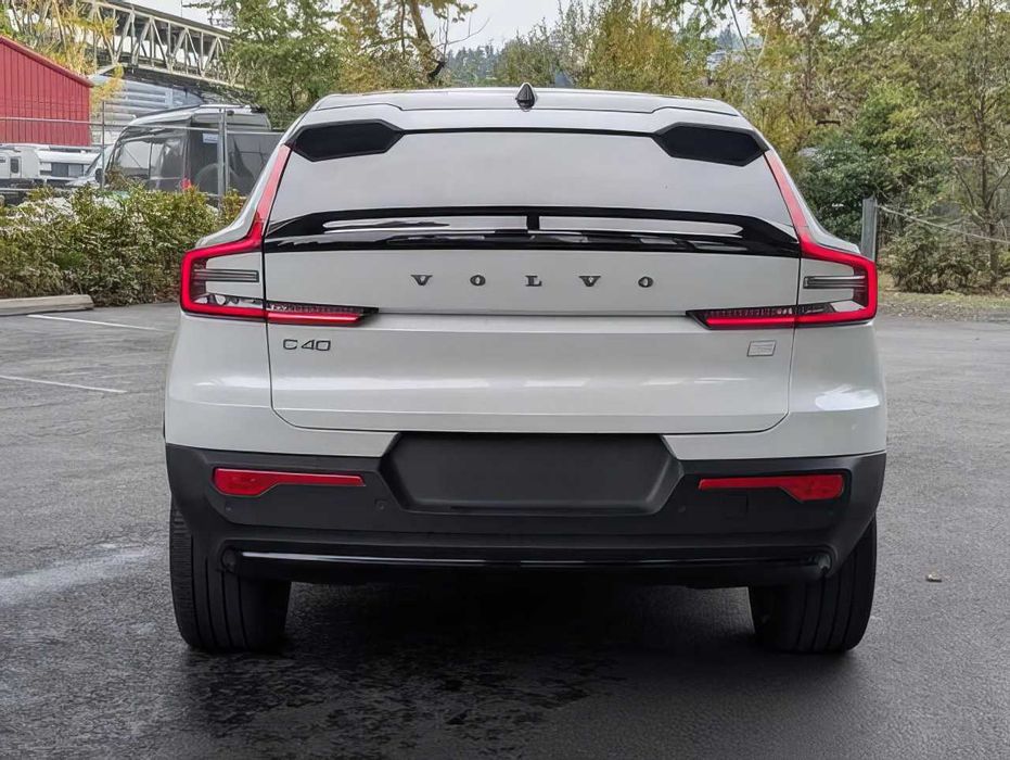 Volvo C40 Recharge      2023