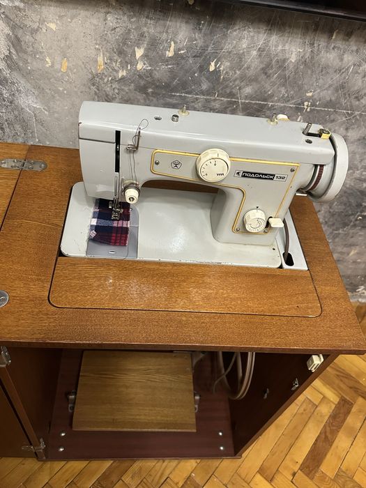 Швейна машинка Подольск 132 з електроприводом