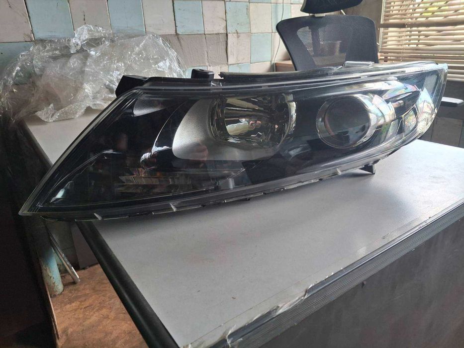 Переднья ліва фара на КІА Оптіма- К5. 2012р