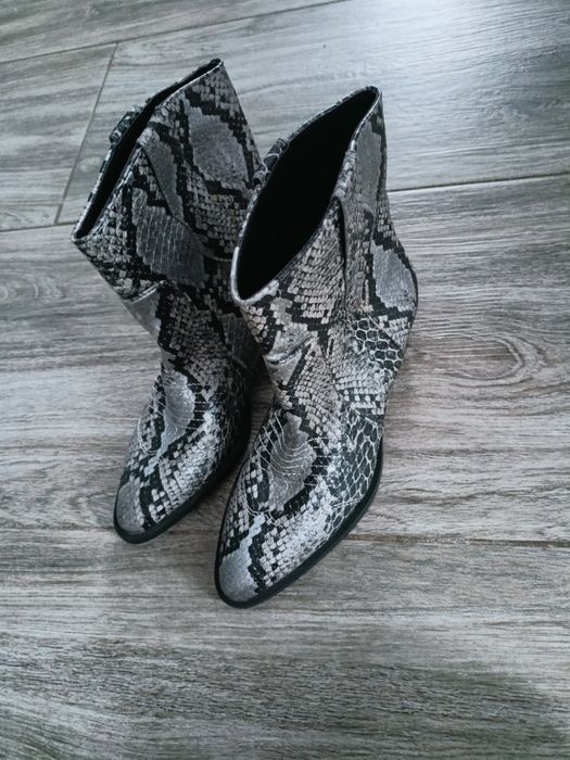 Nowe botki r36 Bershka kowbojki