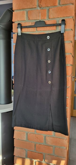 Spódnica damska za kolano z domieszką wiskozy i lnu.