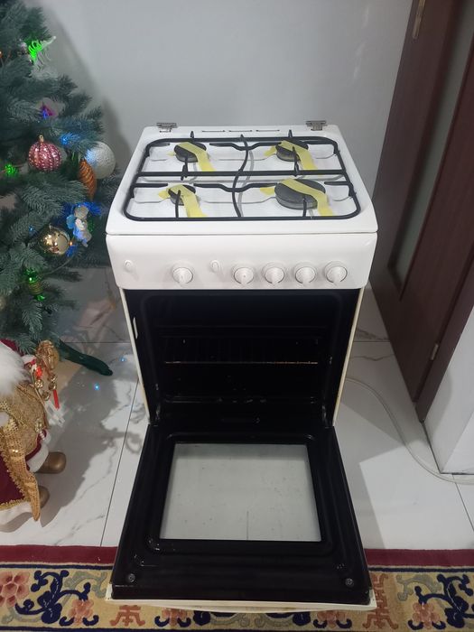 Продам газову плиту Indesit