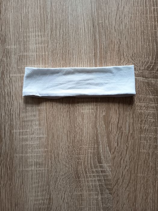 Opaska na głowę w kolorze białym