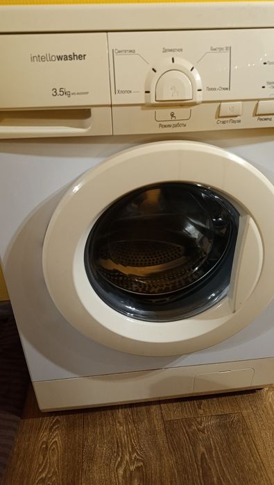 Пральна машинка LG  б/у,в непрацюючому стані,набирає воду, але не зливає, можливо щось з електронікою