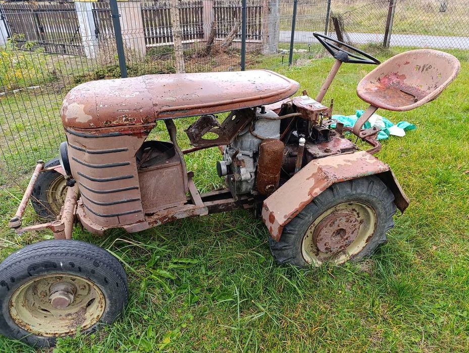 Traktorek ogrodowy Dzik 21 dwuosiowy mini ciągnik 2SUW