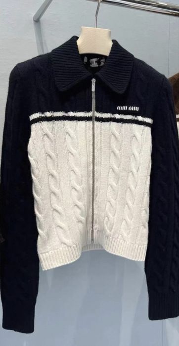 Продам женскую кофту miu miu