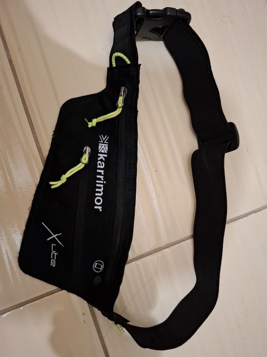 Nerka saszetka czarna biodrowa na pas.