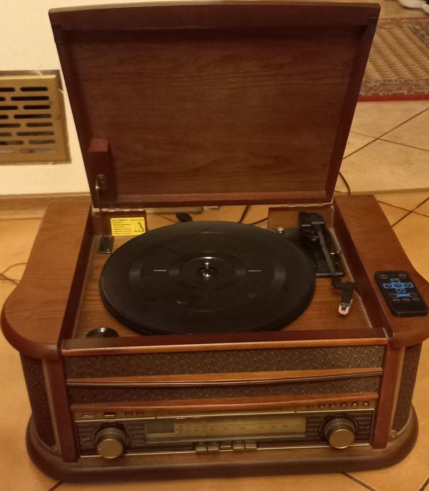 Wieża retro gramofon