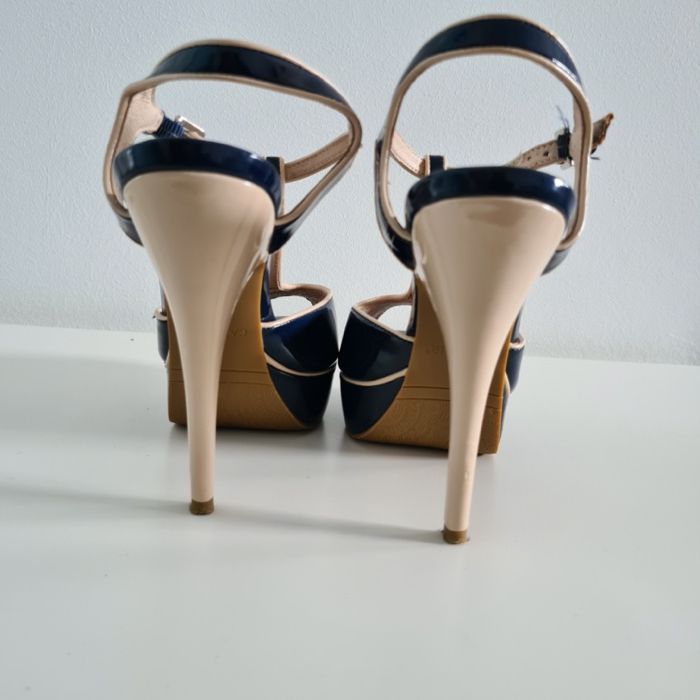 Sapato alto, 37 Café Noir