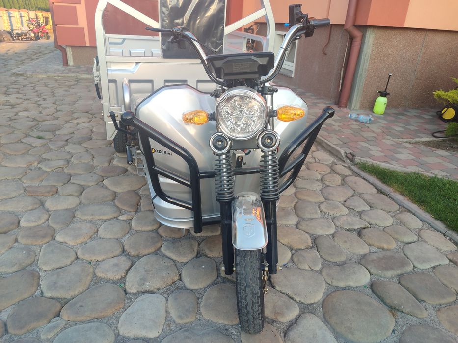 Електротрицикл вантажний