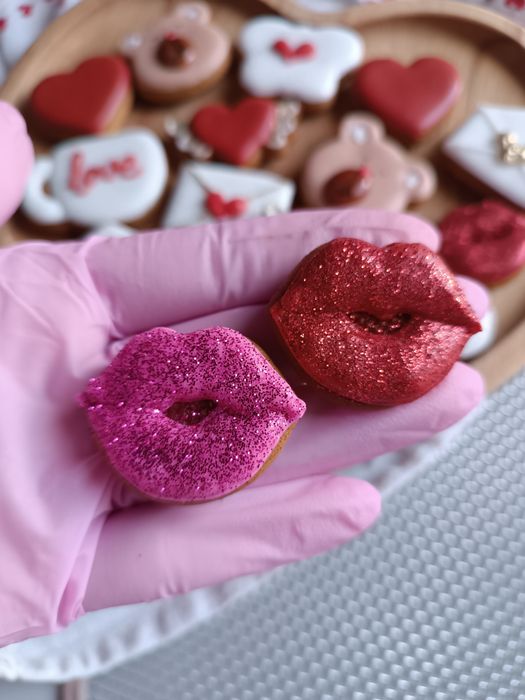 Капкейки, пряники-топеры на торт,пряники для макаронс