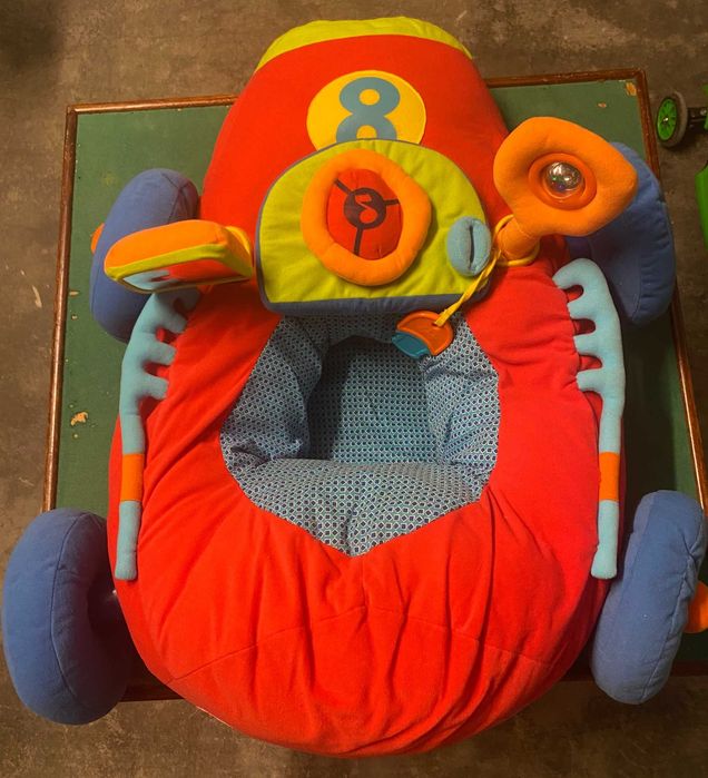 Carro com atividades - ideal para a fase do sentar