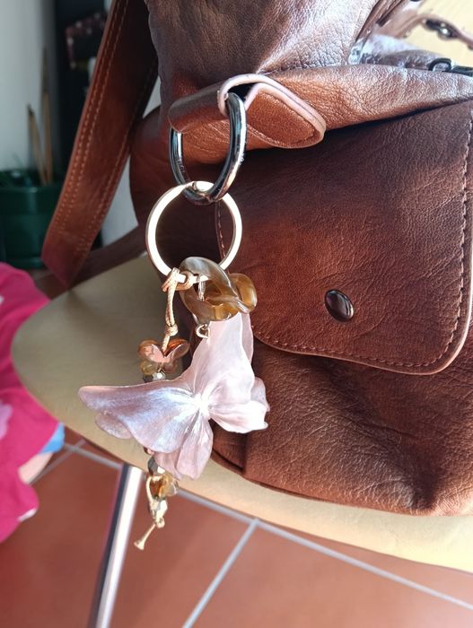 Bag charm artesanal borboleta
