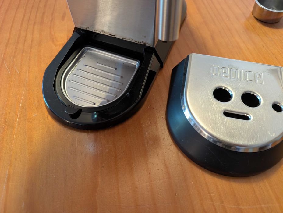 Máquina de Café Delonghi Dedica