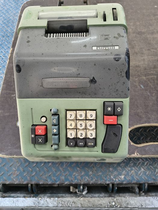 Calculadora  antiga olivetti