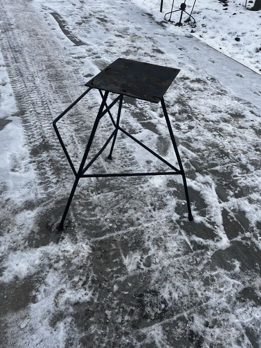 Stojak zabytkowy PRL  na gazety