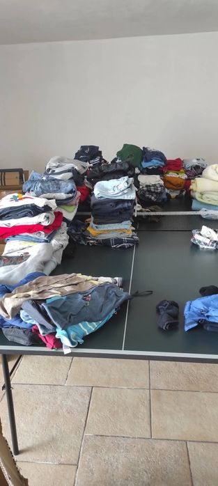 Roupa e calcado desde recém nascido até 14 anos de menino, cadeiras au