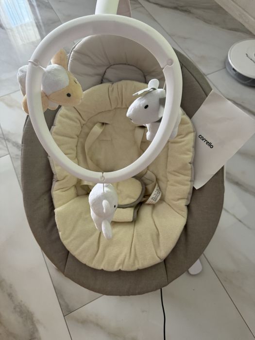 Крісло-гойдалка Carrello Adora Desert Beige