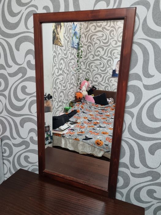 Вінтажне дерев'яне трюмо/туалетний столик із дзеркалом