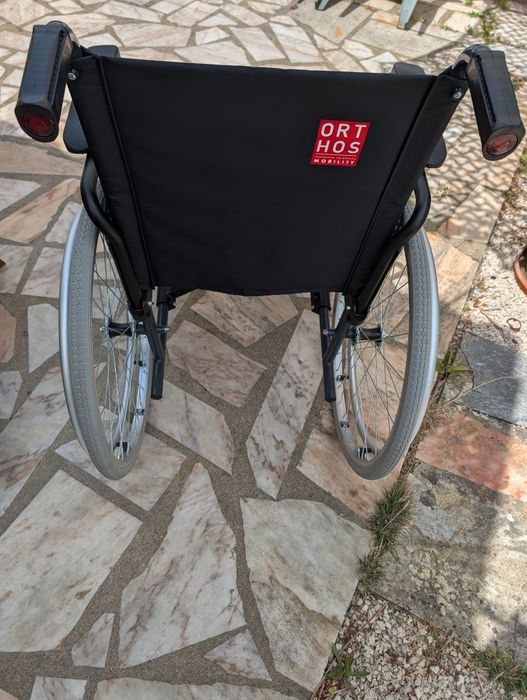 Cadeira de rodas como nova