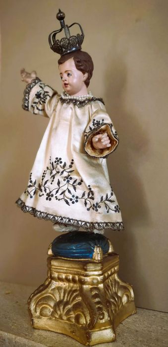 Linsdissimo Menino Jesus com Bordados a Prata