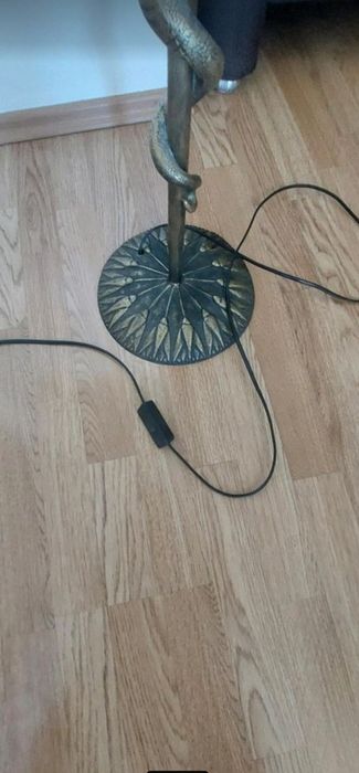 Efektowna lampa podłogowa Wąż Kobra 125 cm metalowa retro