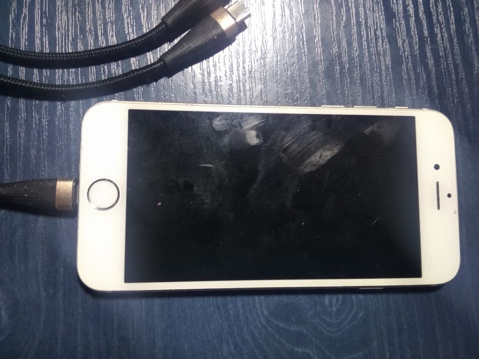 Айфон шестой в рабочем состоянии.