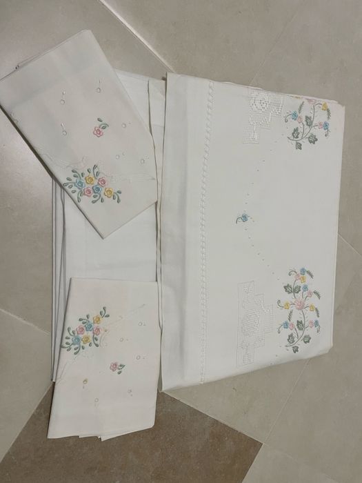 Lencois de casal bordados à mao