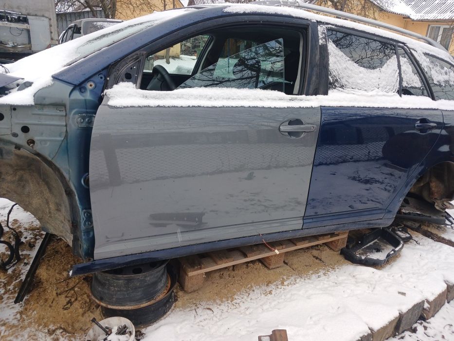 Тойта авенсіс двері т 25 03-08