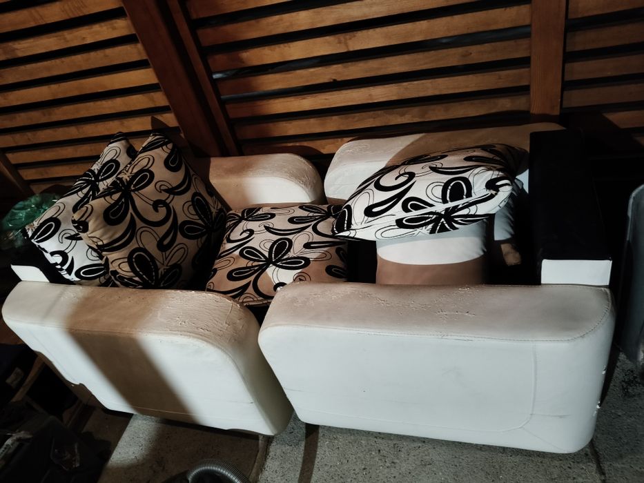 Dwa fotele z poduszkami