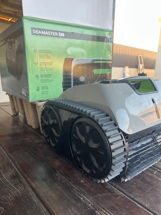 Vendo robo piscina comprado hoje