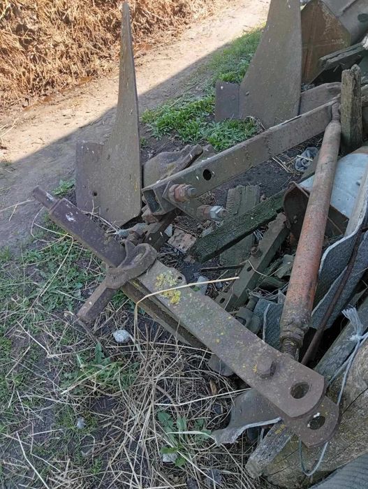 Плуг двох корпусний