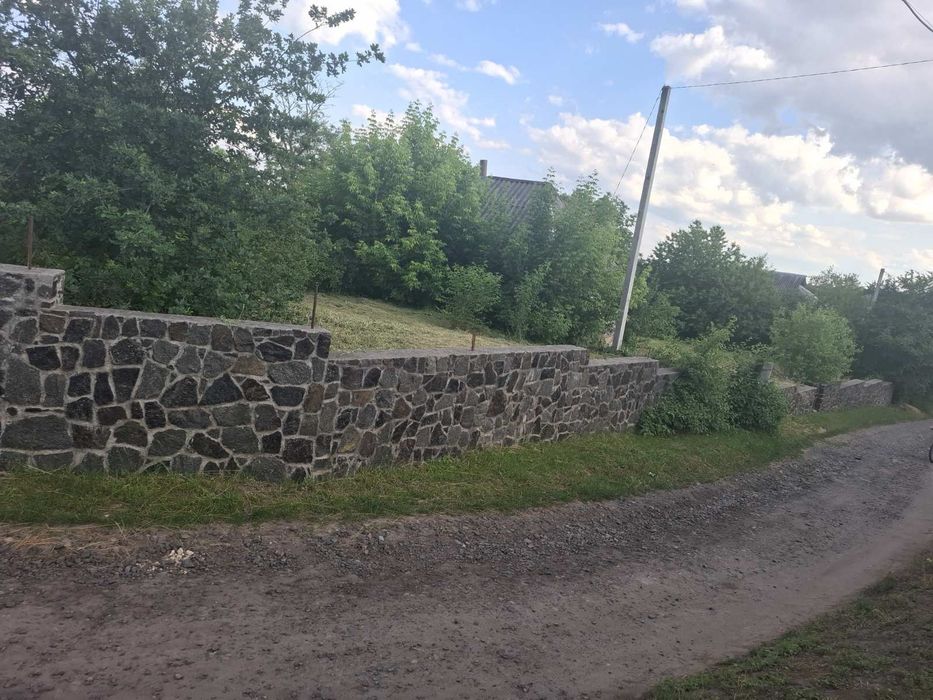 Продаж земельної ділянки із старим будинком в с.Будки