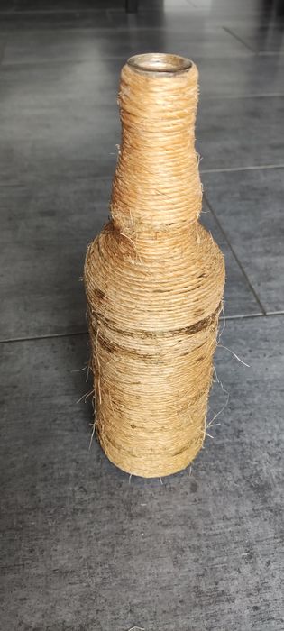 Butelka zdobiona sznurkiem, wazon, ozdoba, dekoracja.
