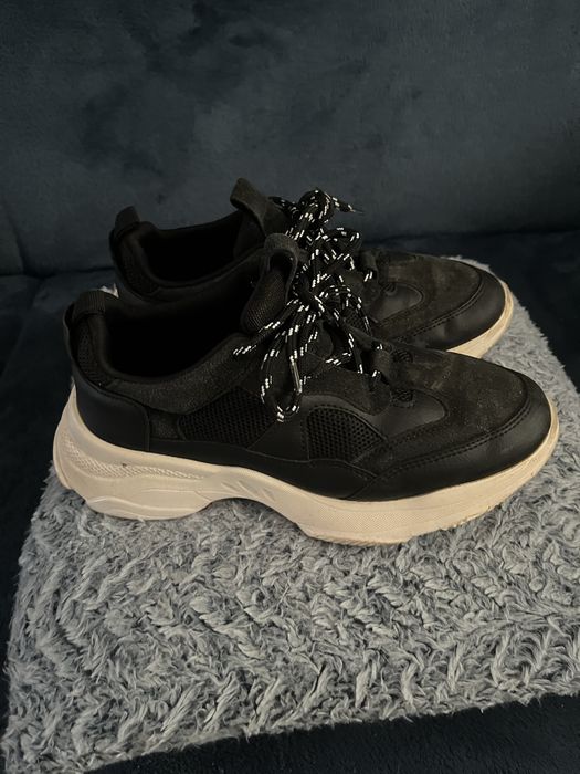 Vendo sapatos tamanho 38,sandalias tamanho 38 e tenis tamanho 39 de senhora