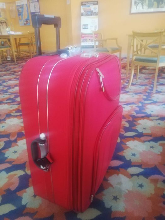 Mala Viagem Grande com Fecho de Codigo bom estado64750729530625122