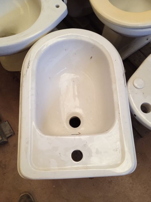 Sanitas 10 beije e branco com tampas