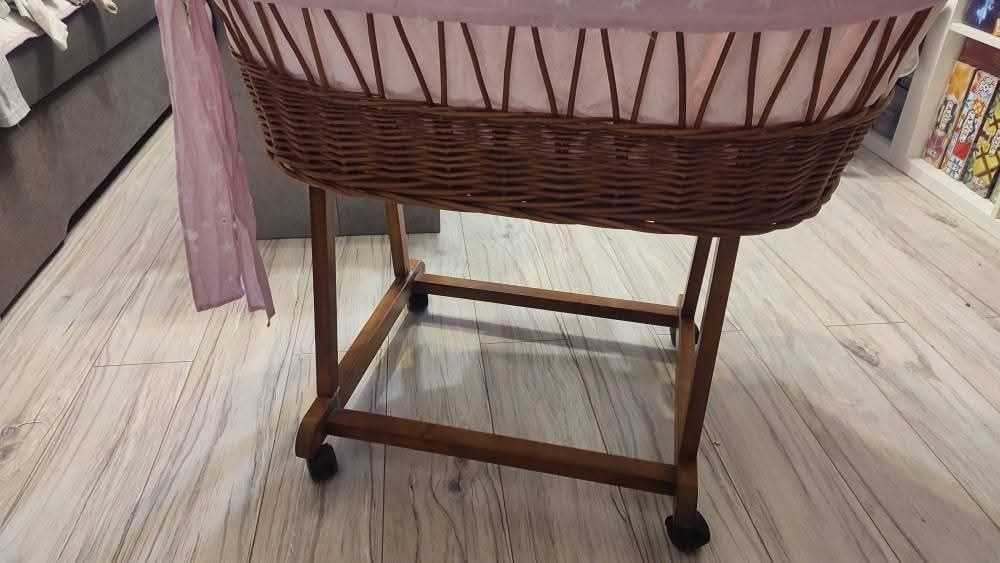 Łóżeczko - "Mojżesz" na kółkach