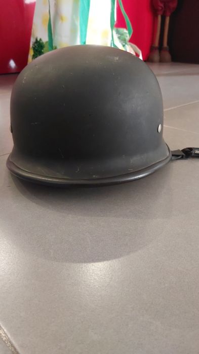 Capacete aberto estilo militar