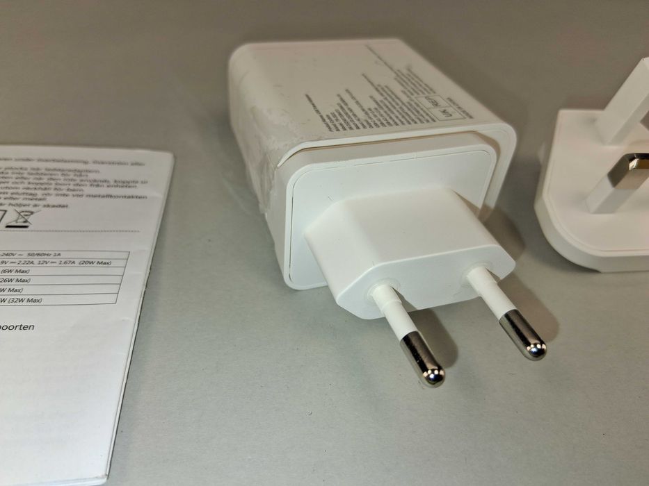 N233 Ładowarka Szybka Cyzbim 32W USB-C 2xUSB-A Trzy Porty Adapter