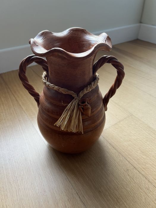 Vaso de barro decorativo