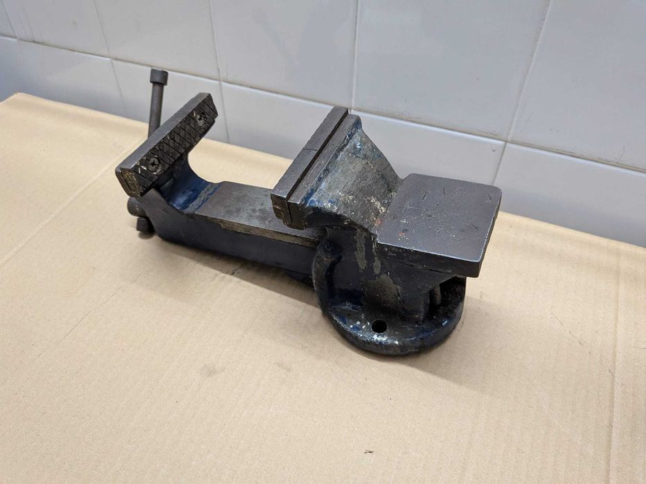 Torno de bancada, com bigorna