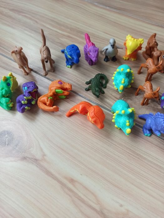 Duży zestaw figurek kinder joy dinozaury i zwierzęta