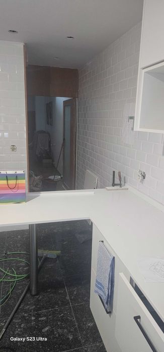 Executo serviços de trolha, pintura, capoto, obras afins