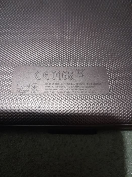 Планшет  sm-T561