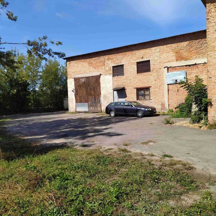 Продамо  приміщення вільного призначення.