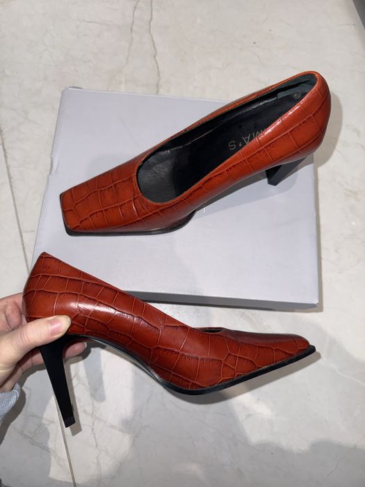 Buty na obcasie, powystawowe