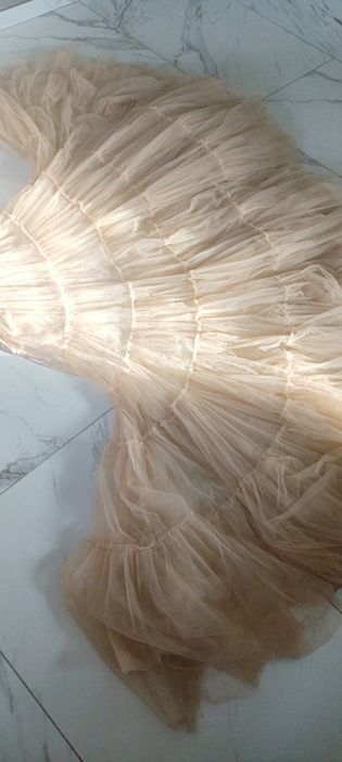 Dwuczęściowa, asymetryczna suknia ślubna